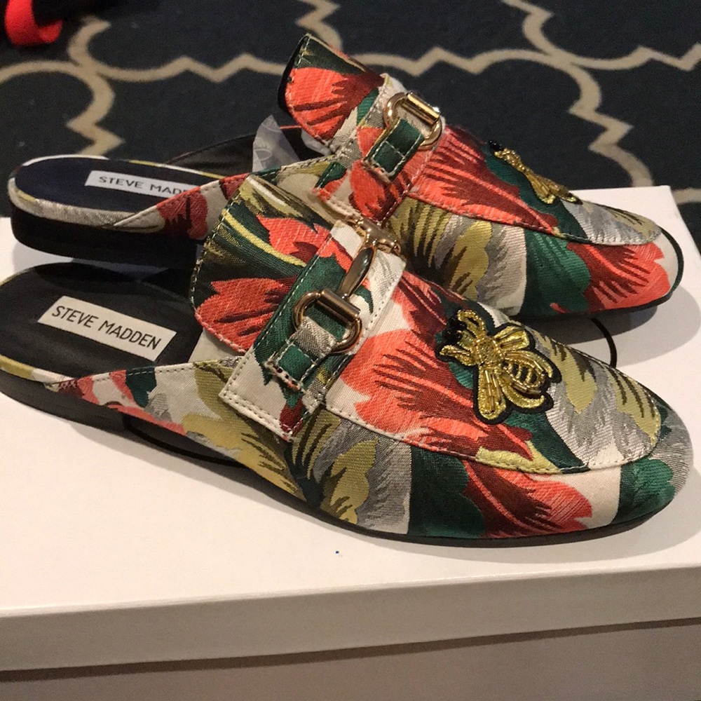 NEW!!! Floral print Steve Madden shoes